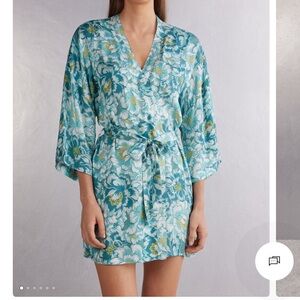 Intimissimi Floral Kimono and slip dress set.  Size M-L. New.